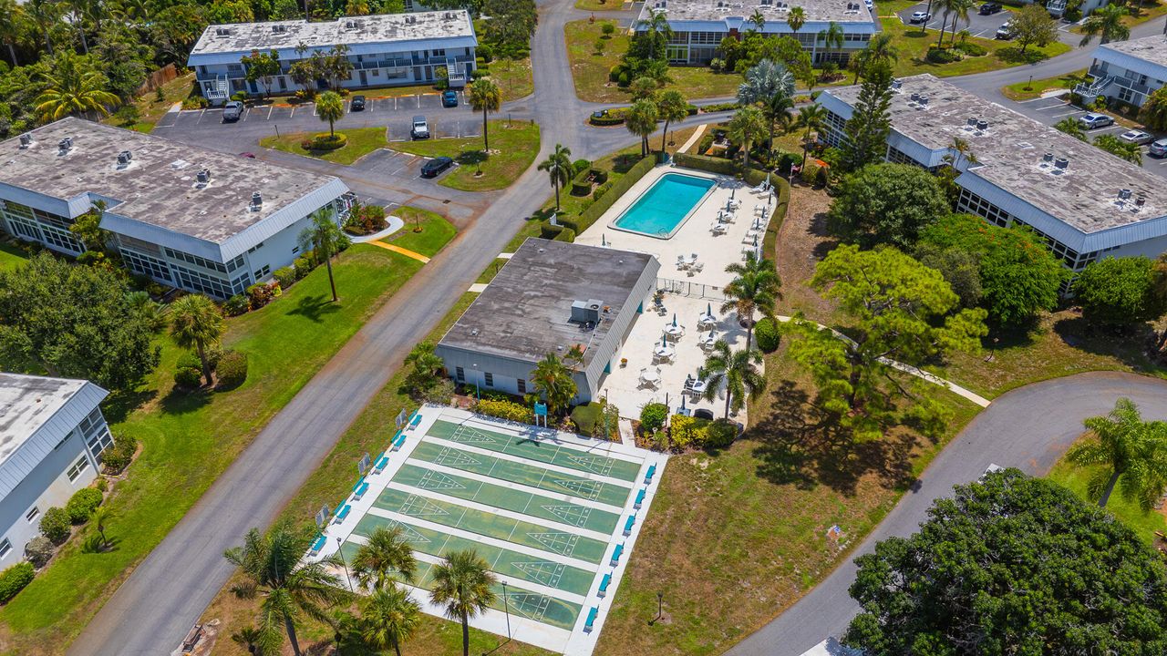 For Sale: $169,000 (2 beds, 2 baths, 992 Square Feet)