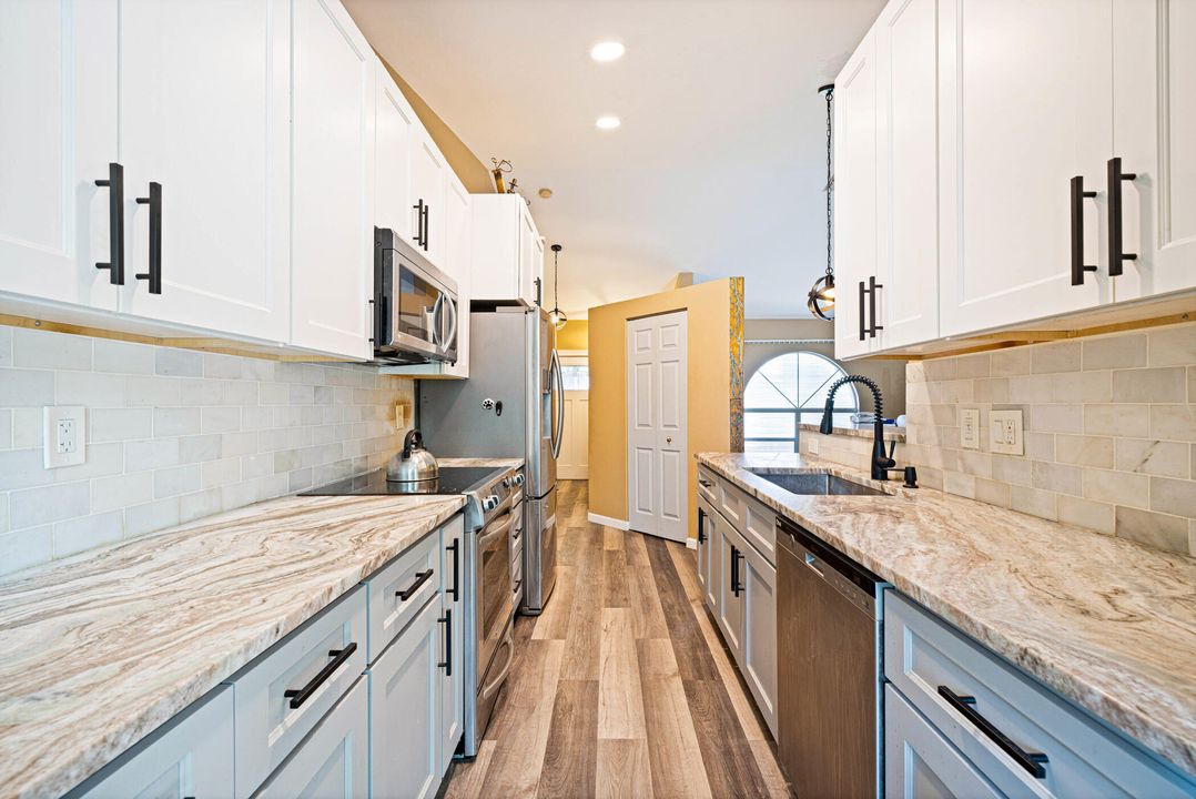 For Sale: $389,900 (3 beds, 2 baths, 1370 Square Feet)