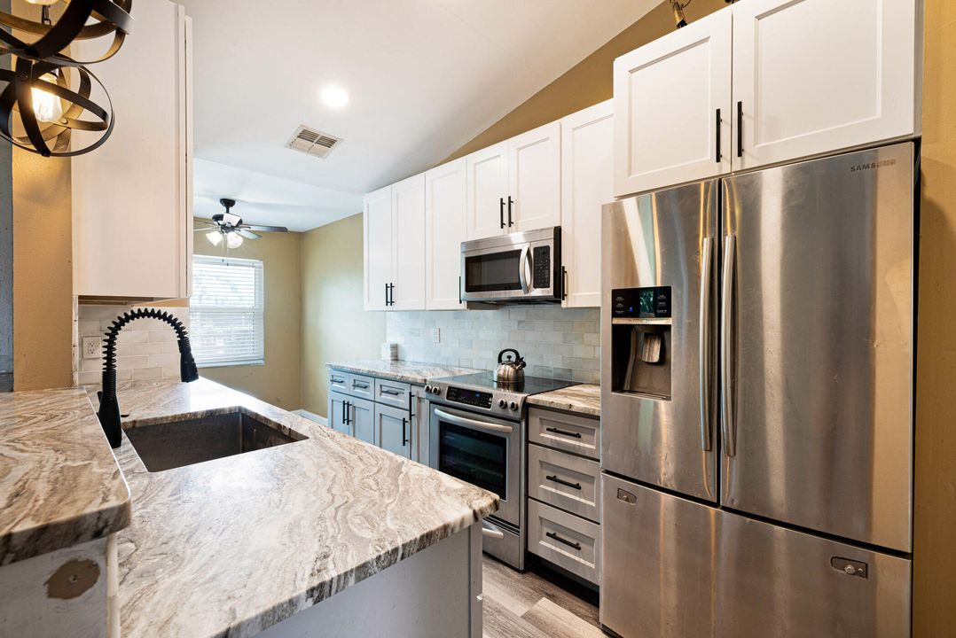 For Sale: $389,900 (3 beds, 2 baths, 1370 Square Feet)