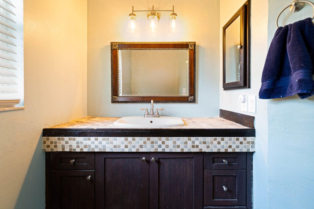 For Sale: $389,900 (3 beds, 2 baths, 1370 Square Feet)