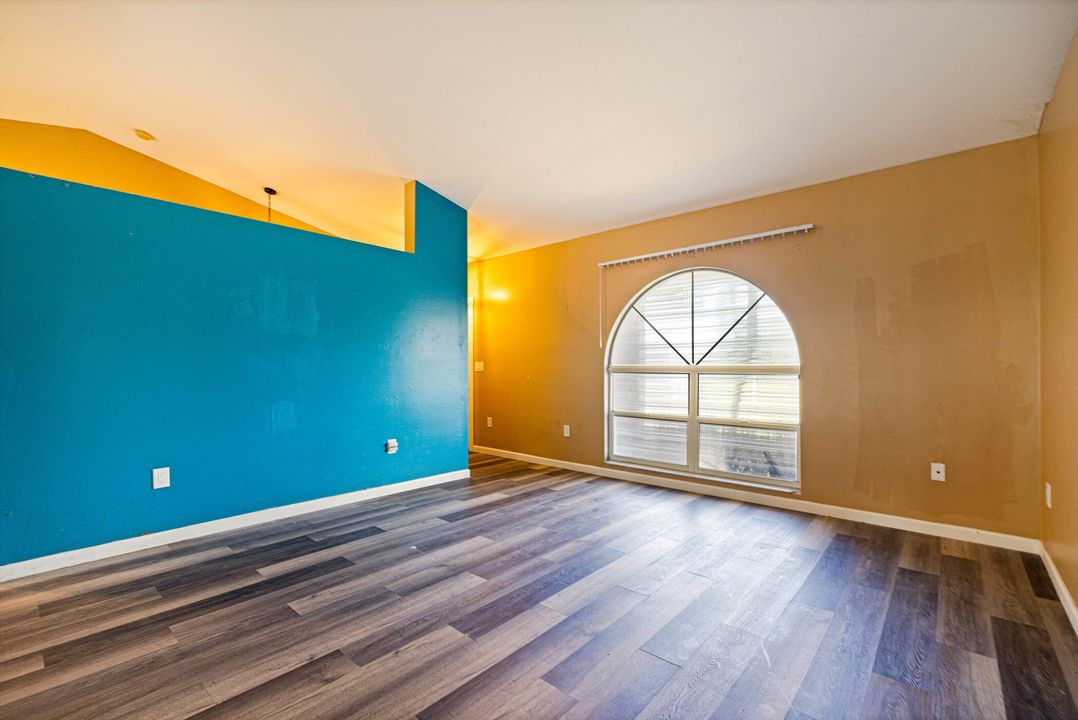 For Sale: $389,900 (3 beds, 2 baths, 1370 Square Feet)