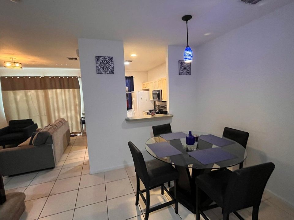 En Venta: $250,000 (2 camas, 2 baños, 1206 Pies cuadrados)