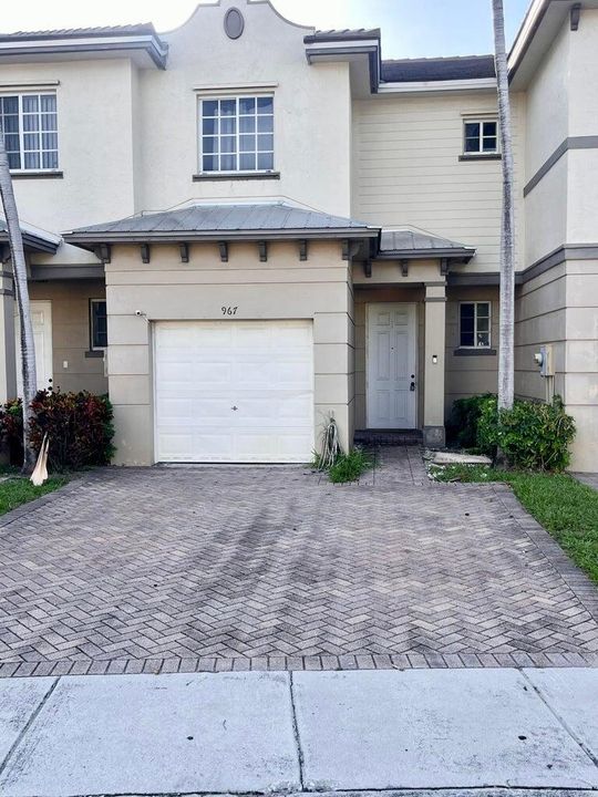 En Venta: $250,000 (2 camas, 2 baños, 1206 Pies cuadrados)