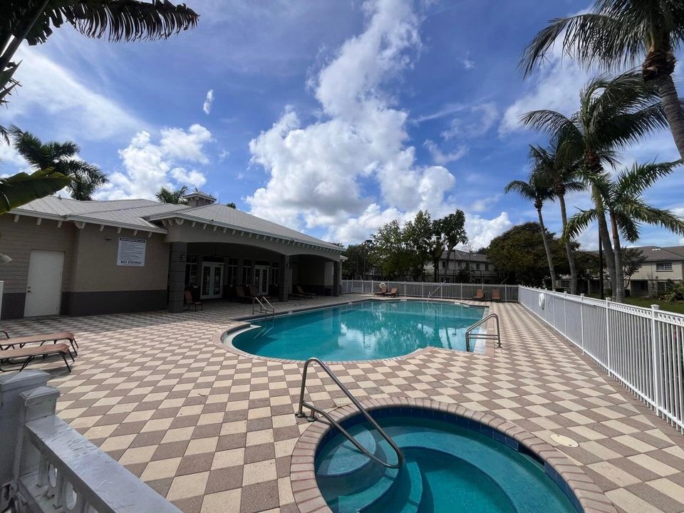 En Venta: $250,000 (2 camas, 2 baños, 1206 Pies cuadrados)