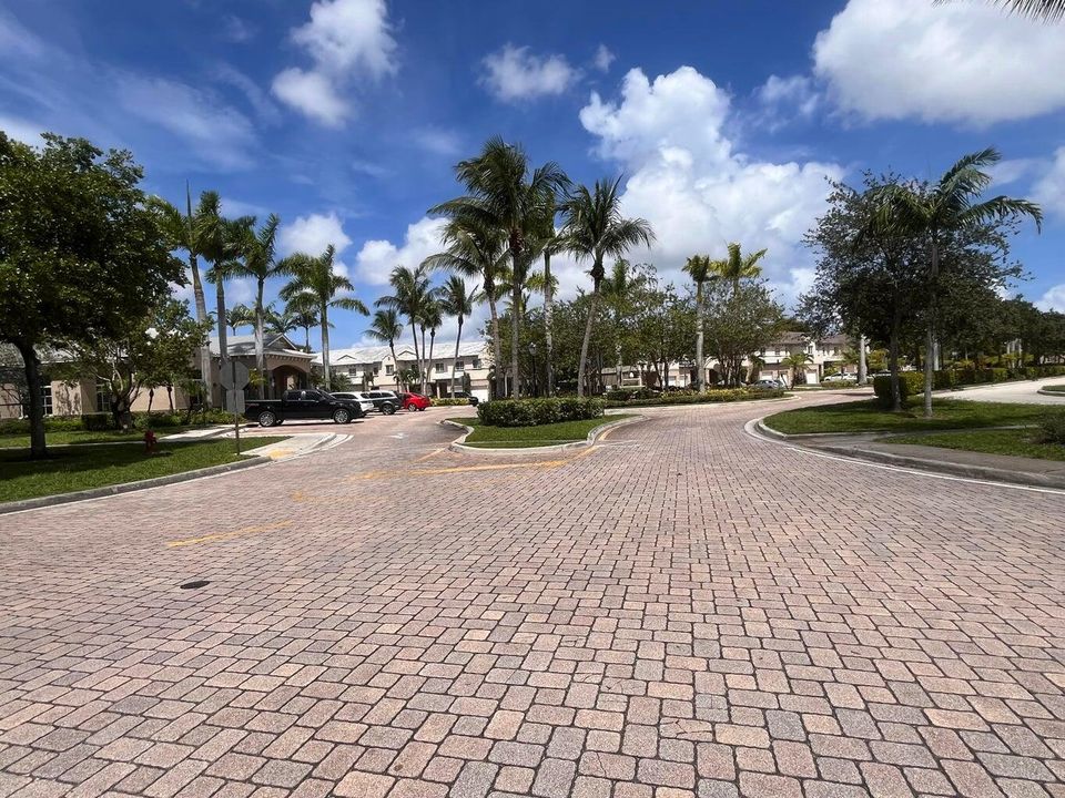 En Venta: $250,000 (2 camas, 2 baños, 1206 Pies cuadrados)