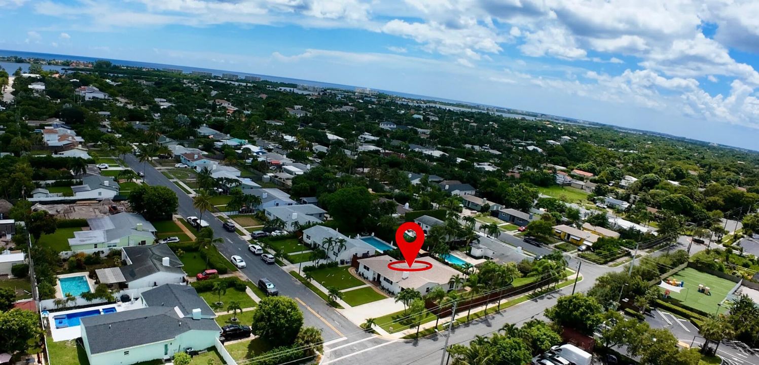 合同活跃: $1,082,000 (3 贝兹, 2 浴室, 1705 平方英尺)