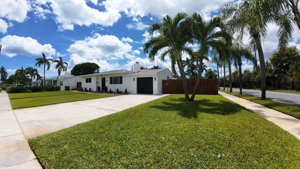 合同活跃: $1,082,000 (3 贝兹, 2 浴室, 1705 平方英尺)