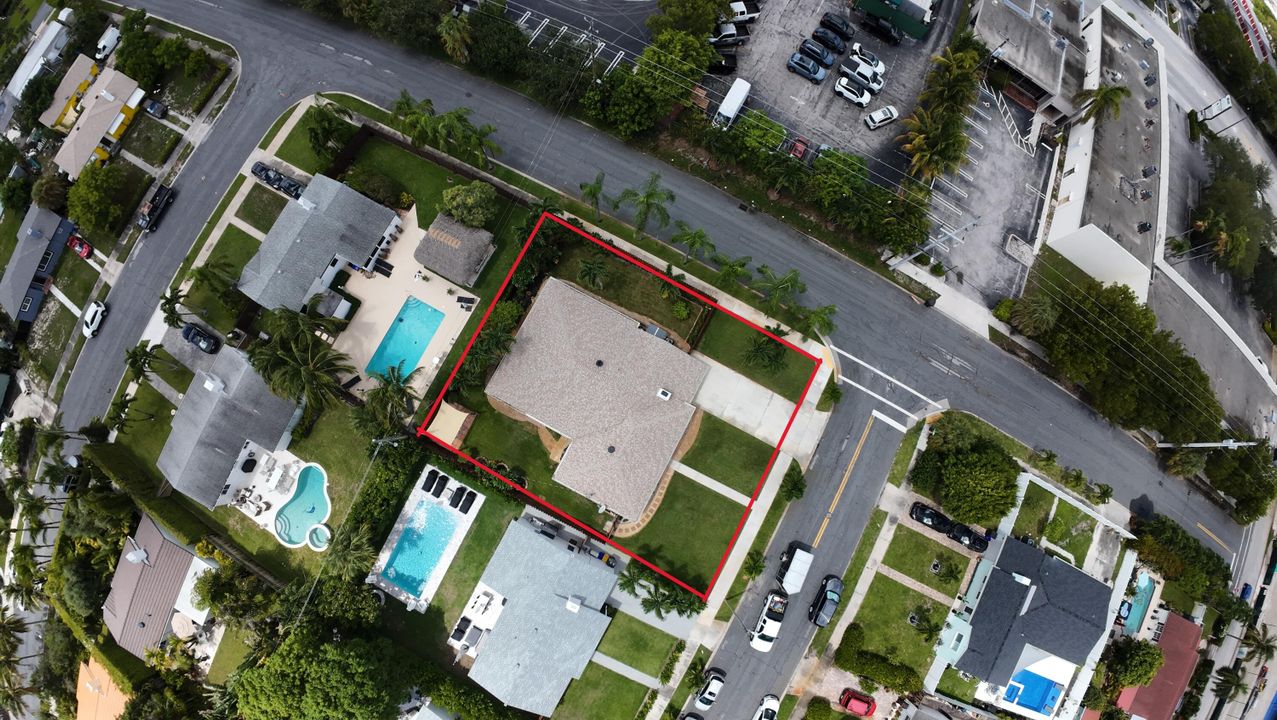 合同活跃: $1,082,000 (3 贝兹, 2 浴室, 1705 平方英尺)