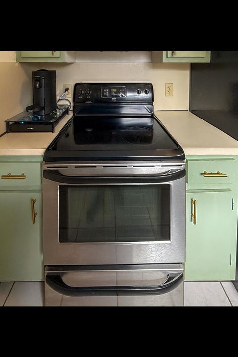 合同活跃: $269,000 (2 贝兹, 1 浴室, 900 平方英尺)