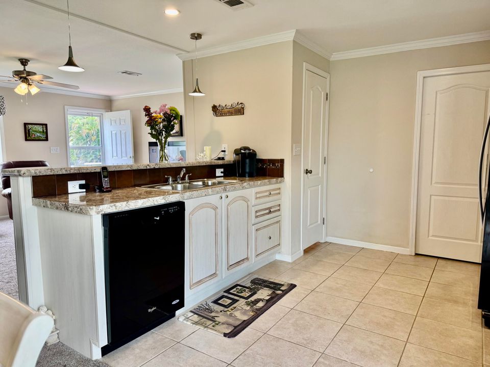 En Venta: $235,000 (3 camas, 2 baños, 1195 Pies cuadrados)