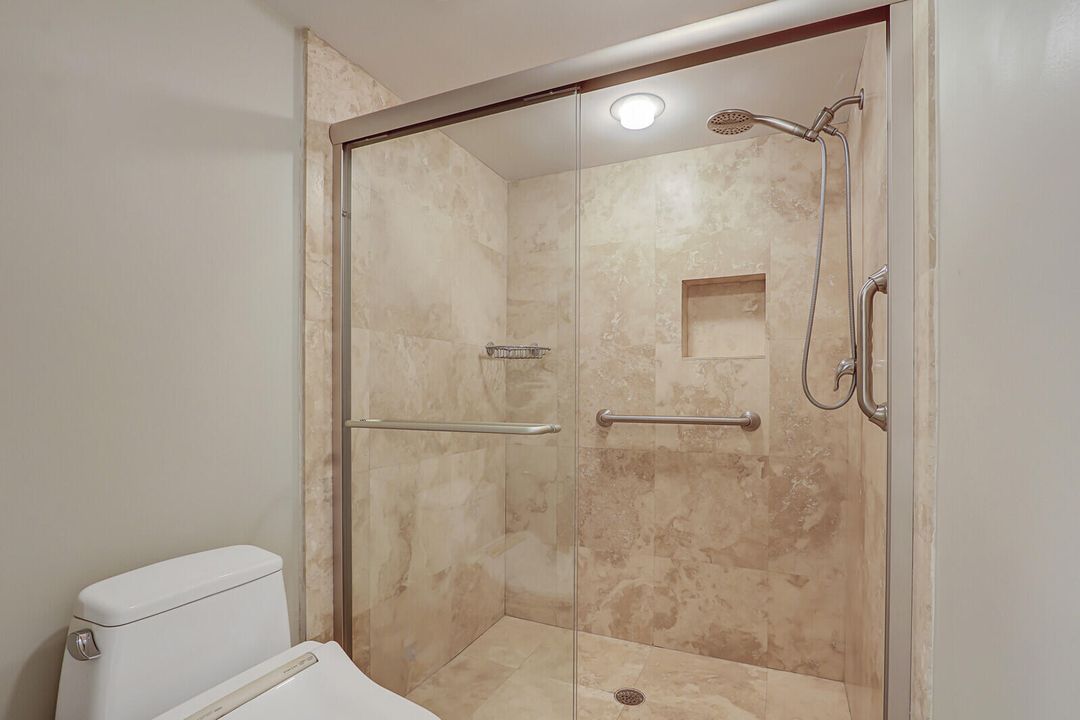 En Venta: $649,000 (2 camas, 2 baños, 1825 Pies cuadrados)