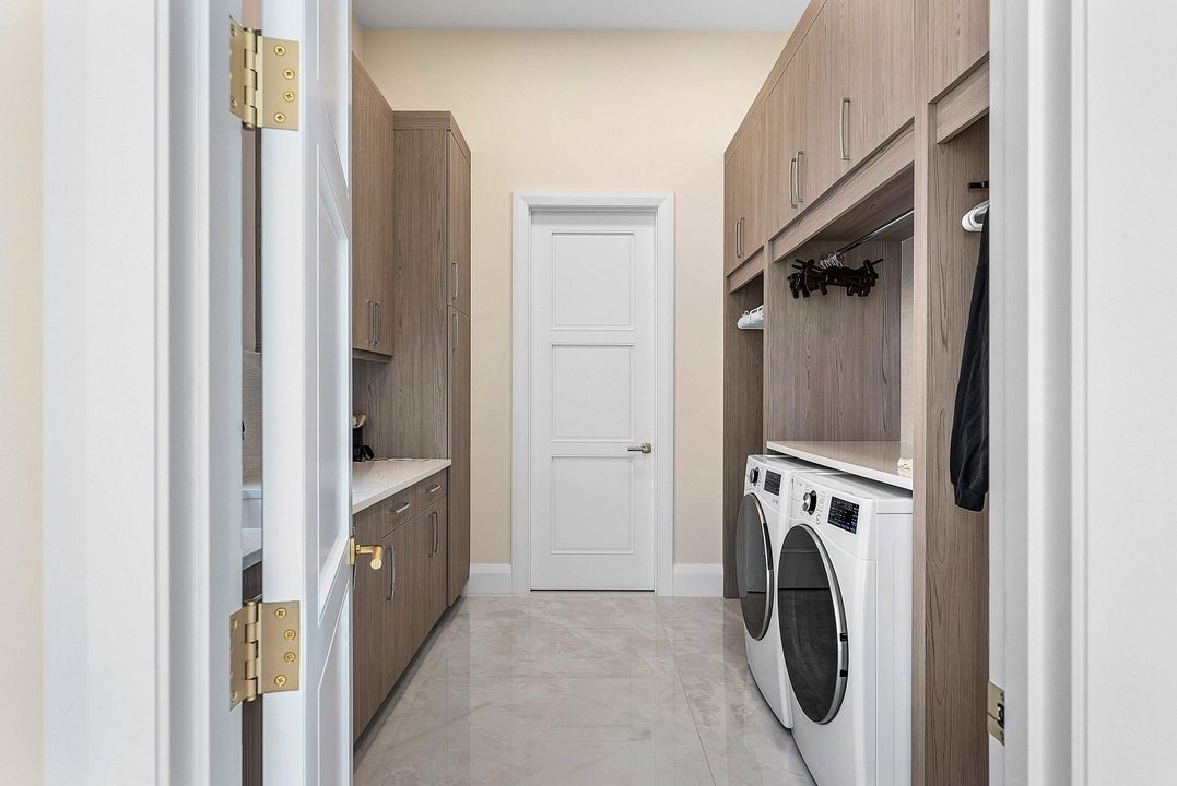 For Sale: $7,950,000 (4 beds, 5 baths, 5800 Square Feet)