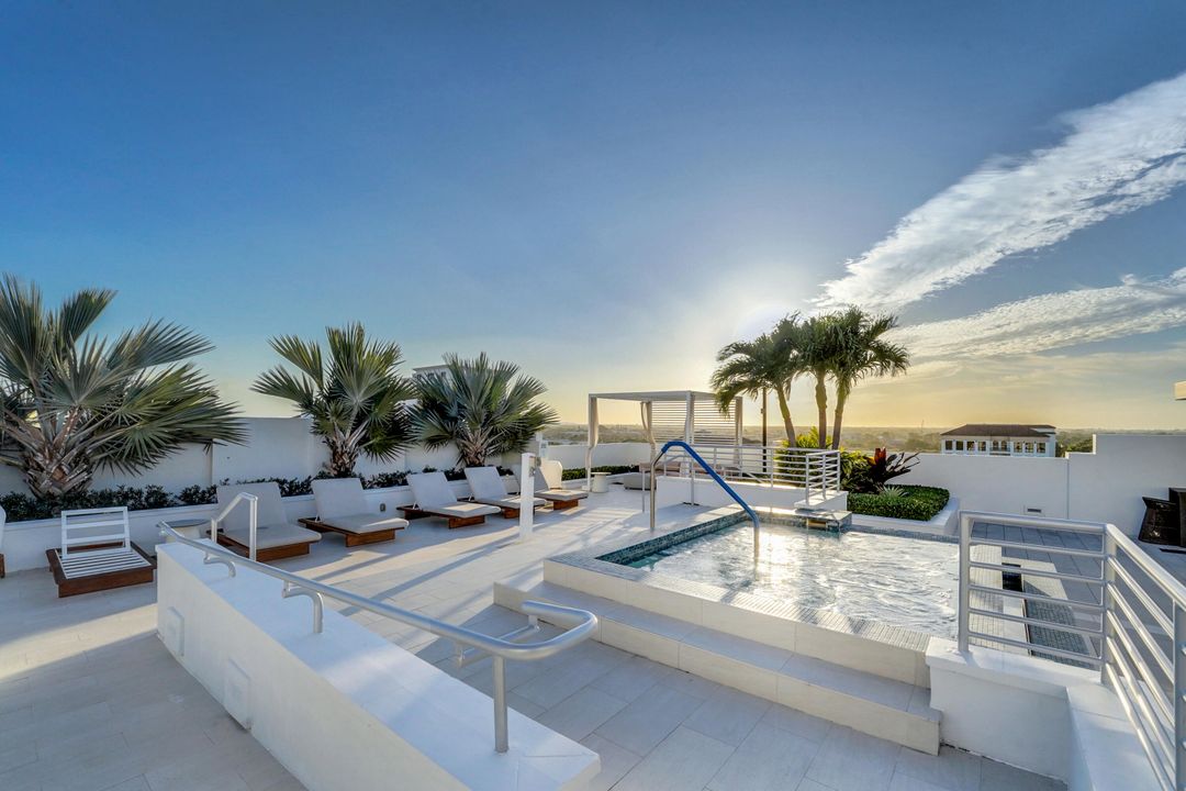 合同活跃: $8,500 (2 贝兹, 2 浴室, 1404 平方英尺)