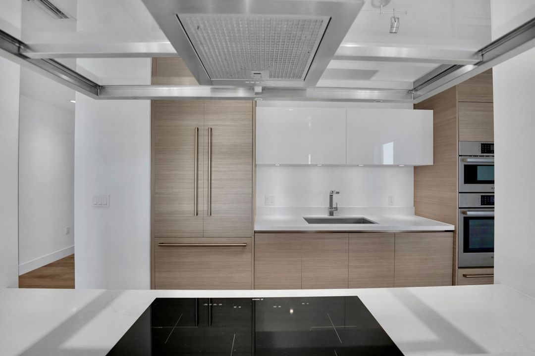 合同活跃: $8,500 (2 贝兹, 2 浴室, 1404 平方英尺)