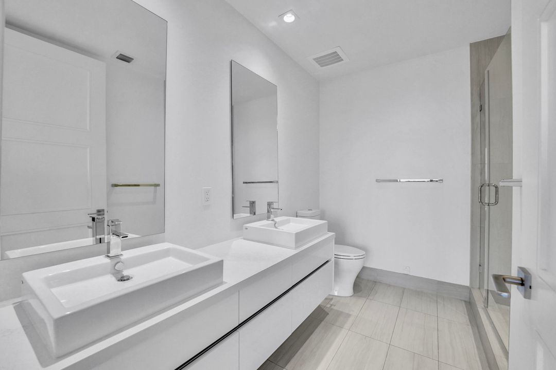 合同活跃: $8,500 (2 贝兹, 2 浴室, 1404 平方英尺)