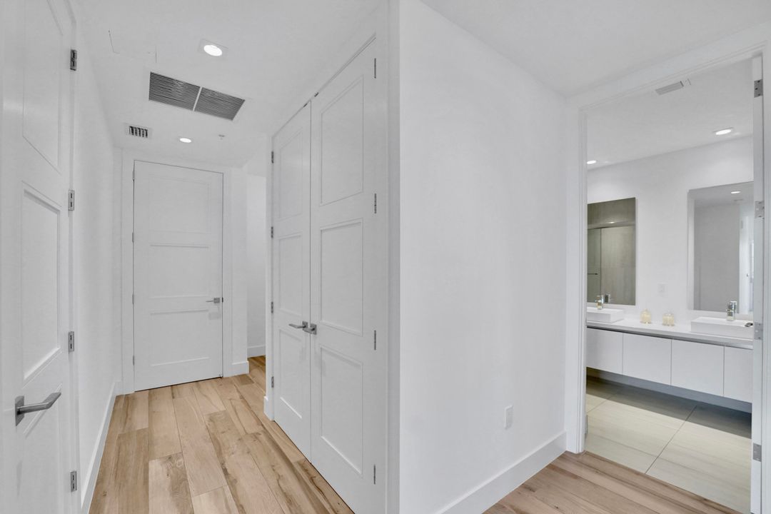 合同活跃: $8,500 (2 贝兹, 2 浴室, 1404 平方英尺)