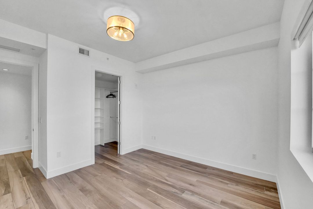 合同活跃: $8,500 (2 贝兹, 2 浴室, 1404 平方英尺)