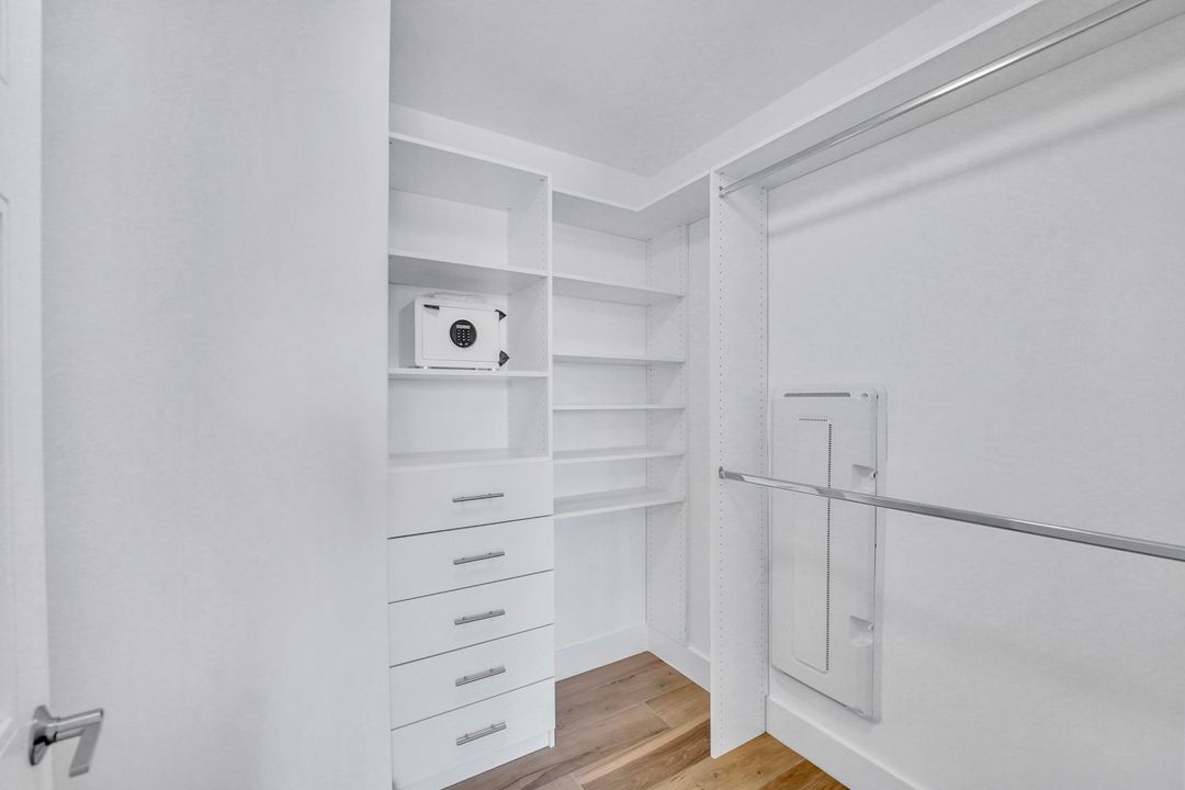 合同活跃: $8,500 (2 贝兹, 2 浴室, 1404 平方英尺)