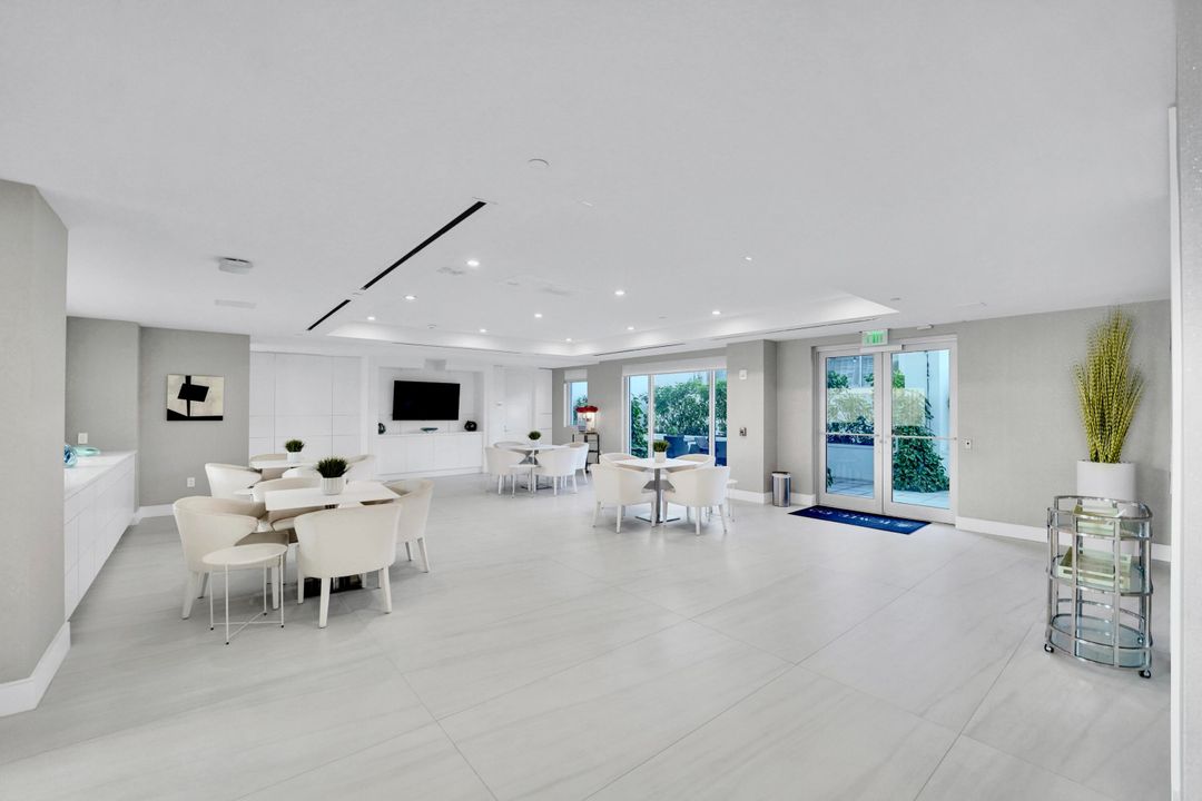 合同活跃: $8,500 (2 贝兹, 2 浴室, 1404 平方英尺)