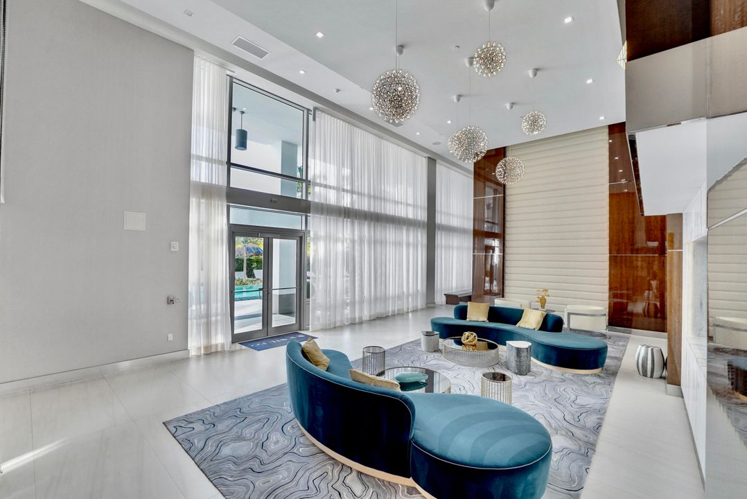 合同活跃: $8,500 (2 贝兹, 2 浴室, 1404 平方英尺)