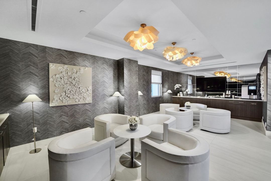 合同活跃: $8,500 (2 贝兹, 2 浴室, 1404 平方英尺)