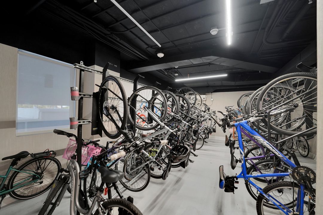 合同活跃: $8,500 (2 贝兹, 2 浴室, 1404 平方英尺)