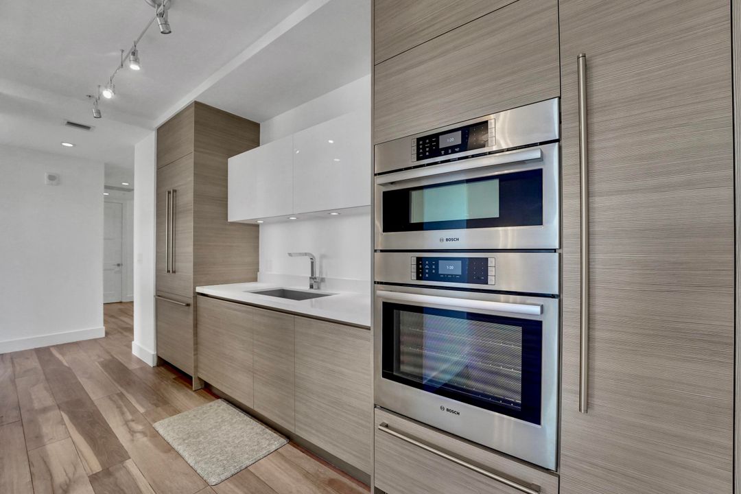 合同活跃: $8,500 (2 贝兹, 2 浴室, 1404 平方英尺)