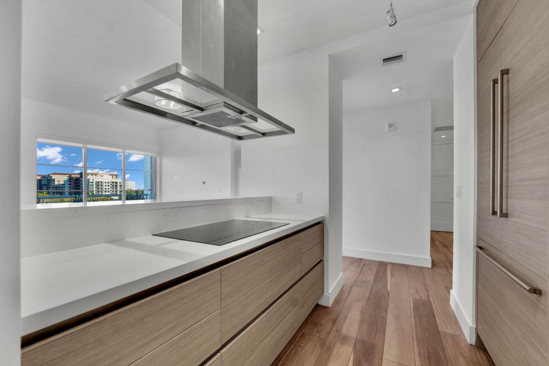 合同活跃: $8,500 (2 贝兹, 2 浴室, 1404 平方英尺)