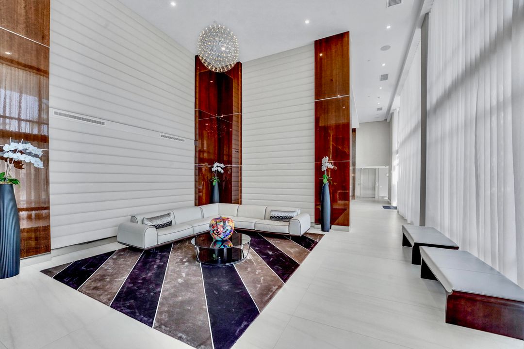 合同活跃: $8,500 (2 贝兹, 2 浴室, 1404 平方英尺)