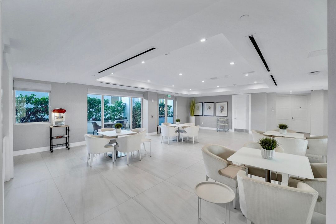 合同活跃: $8,500 (2 贝兹, 2 浴室, 1404 平方英尺)