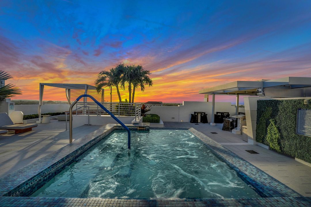 合同活跃: $8,500 (2 贝兹, 2 浴室, 1404 平方英尺)