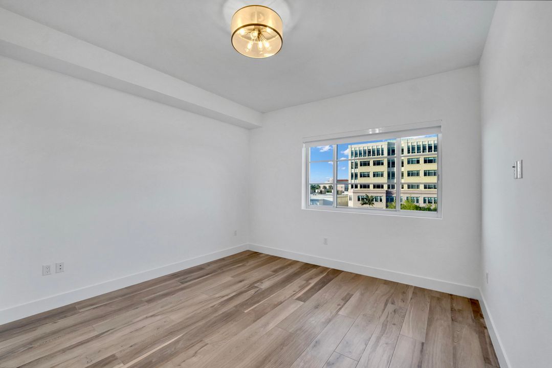 合同活跃: $8,500 (2 贝兹, 2 浴室, 1404 平方英尺)