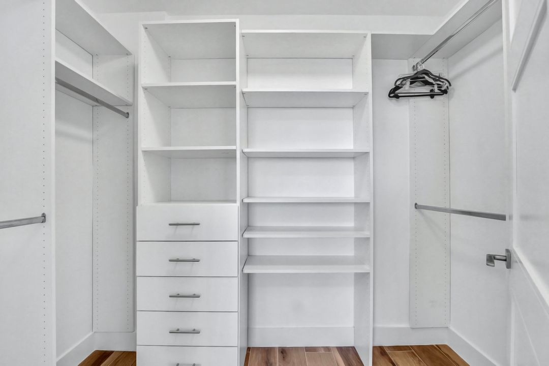 合同活跃: $8,500 (2 贝兹, 2 浴室, 1404 平方英尺)