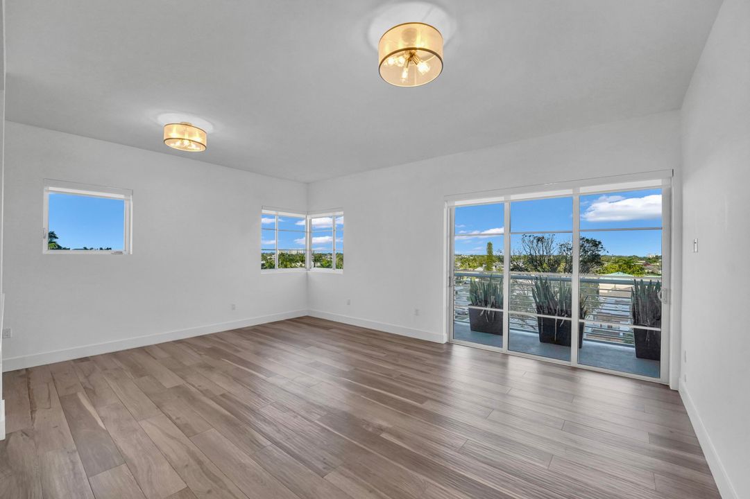 合同活跃: $8,500 (2 贝兹, 2 浴室, 1404 平方英尺)