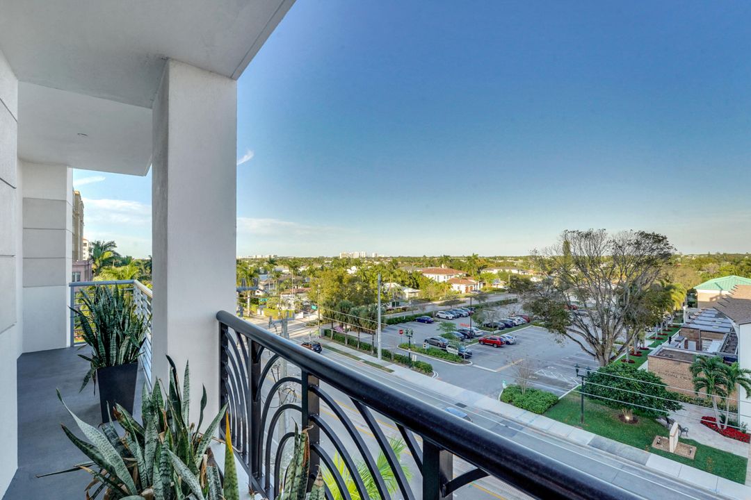 合同活跃: $8,500 (2 贝兹, 2 浴室, 1404 平方英尺)