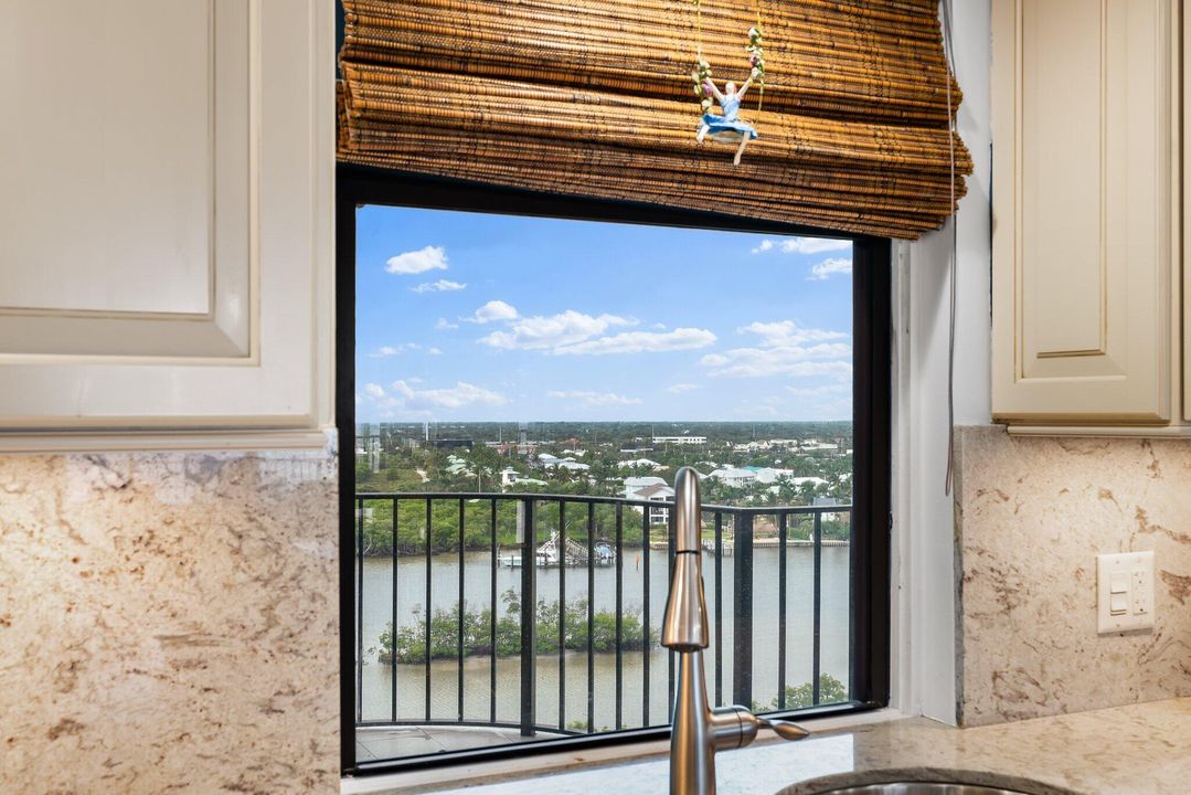 For Sale: $1,750,000 (3 beds, 2 baths, 1800 Square Feet)