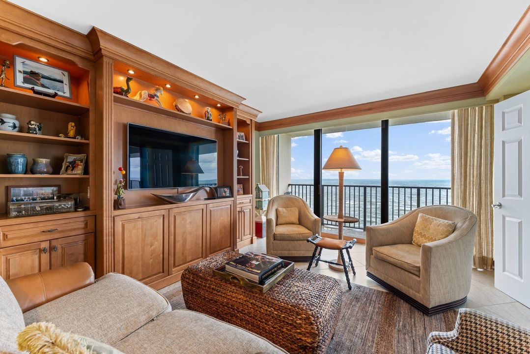 For Sale: $1,750,000 (3 beds, 2 baths, 1800 Square Feet)