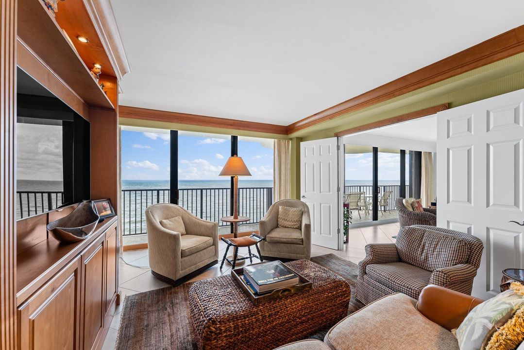 For Sale: $1,750,000 (3 beds, 2 baths, 1800 Square Feet)