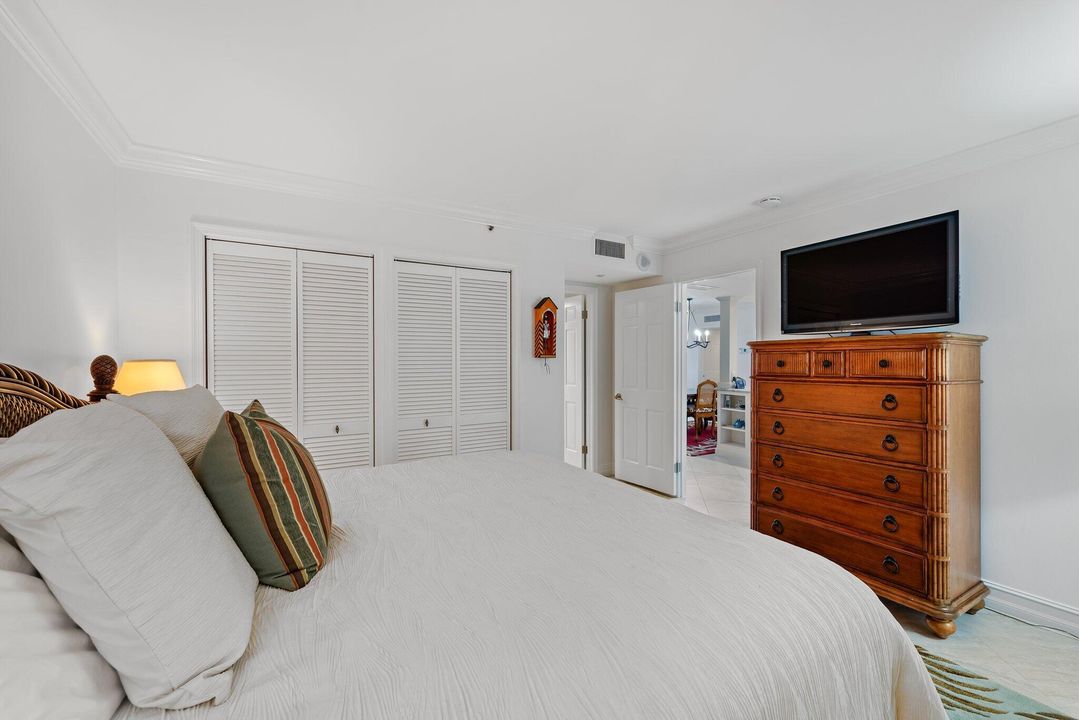 For Sale: $1,750,000 (3 beds, 2 baths, 1800 Square Feet)