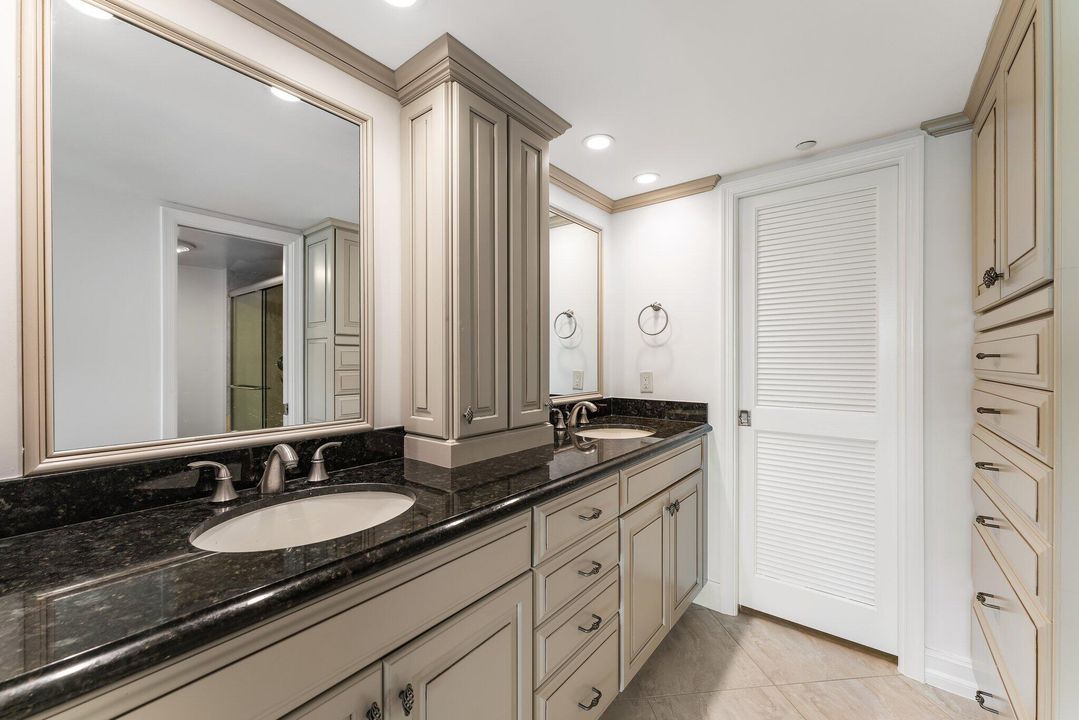 For Sale: $1,750,000 (3 beds, 2 baths, 1800 Square Feet)