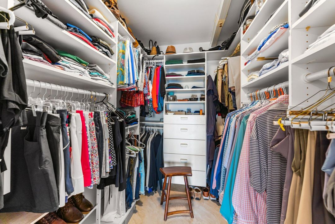 For Sale: $1,750,000 (3 beds, 2 baths, 1800 Square Feet)