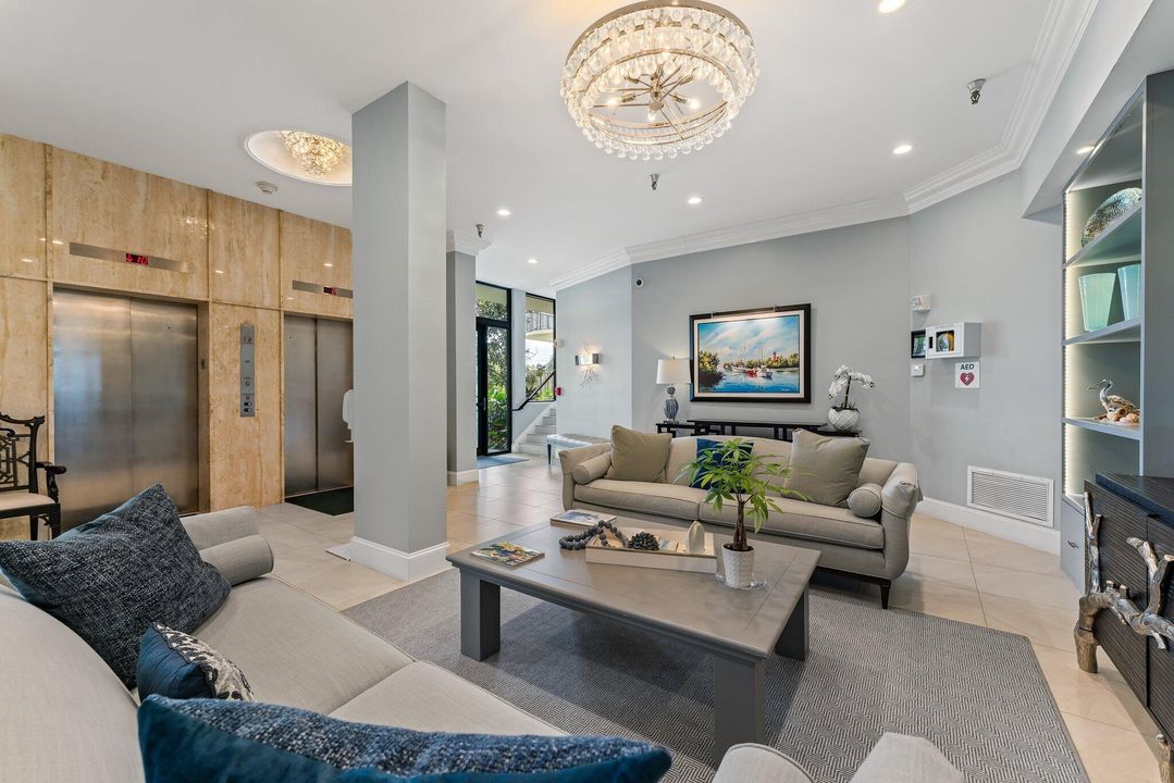 For Sale: $1,750,000 (3 beds, 2 baths, 1800 Square Feet)