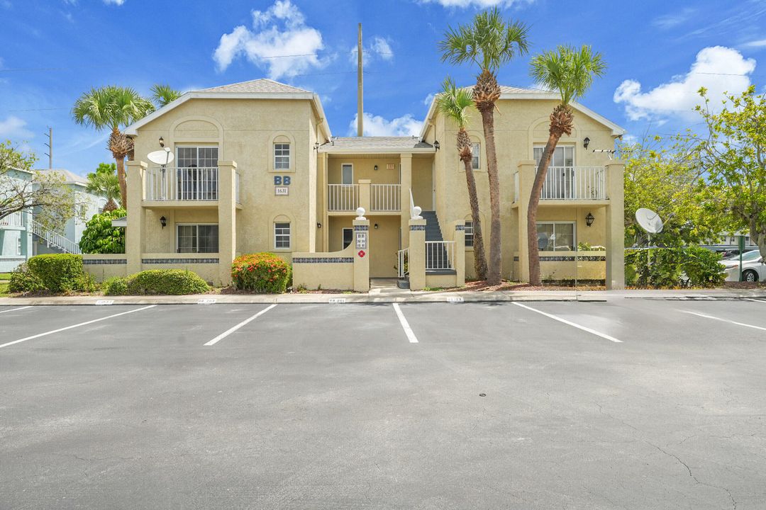 Activo con contrato: $160,000 (2 camas, 2 baños, 874 Pies cuadrados)