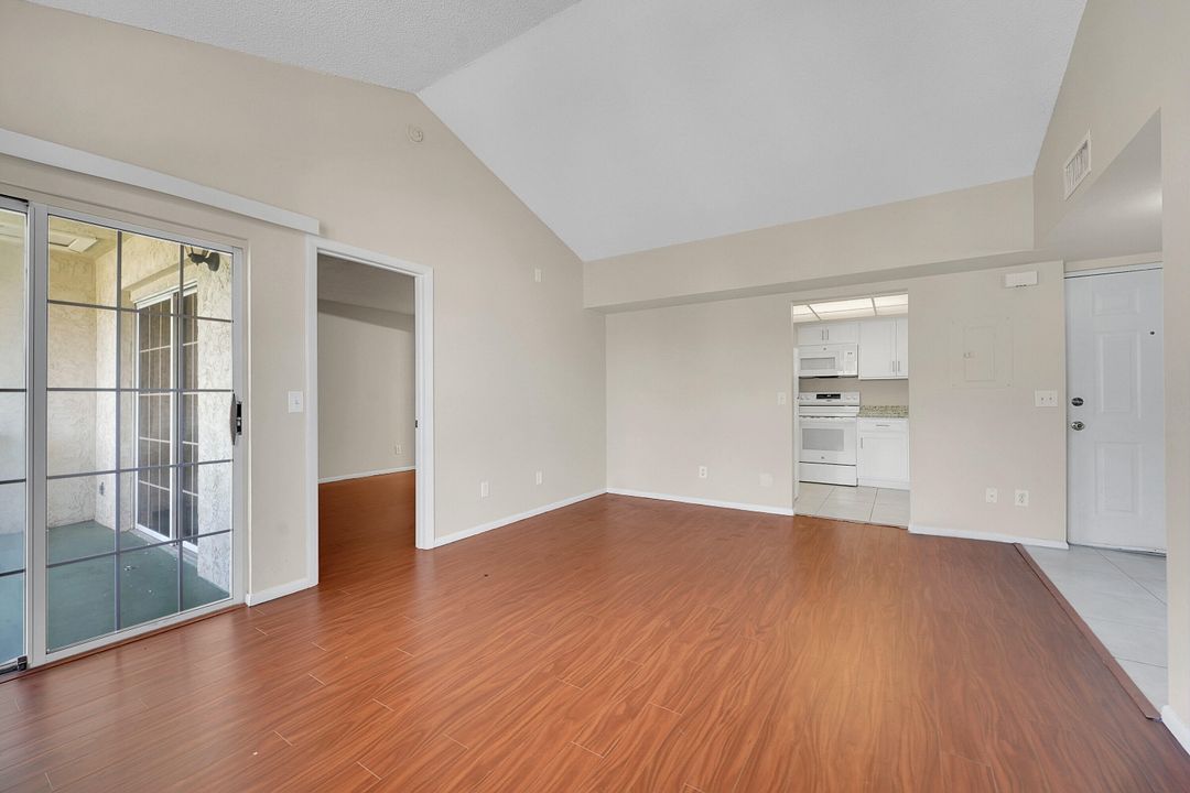 Activo con contrato: $160,000 (2 camas, 2 baños, 874 Pies cuadrados)