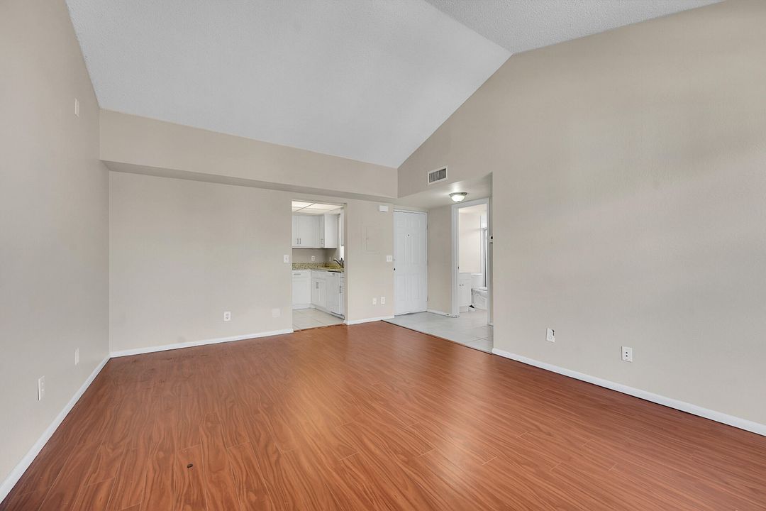 Activo con contrato: $160,000 (2 camas, 2 baños, 874 Pies cuadrados)