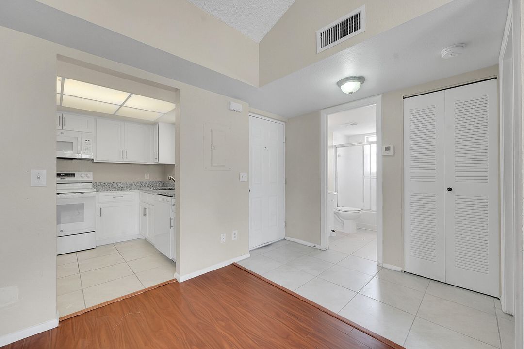 Activo con contrato: $160,000 (2 camas, 2 baños, 874 Pies cuadrados)