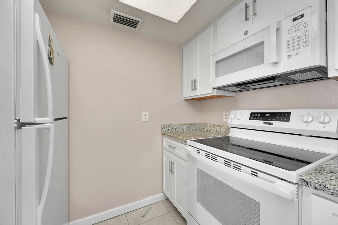 Activo con contrato: $160,000 (2 camas, 2 baños, 874 Pies cuadrados)