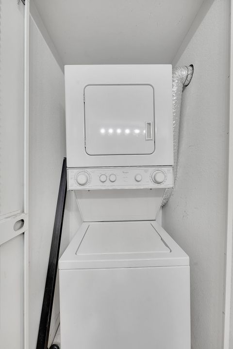 Activo con contrato: $160,000 (2 camas, 2 baños, 874 Pies cuadrados)