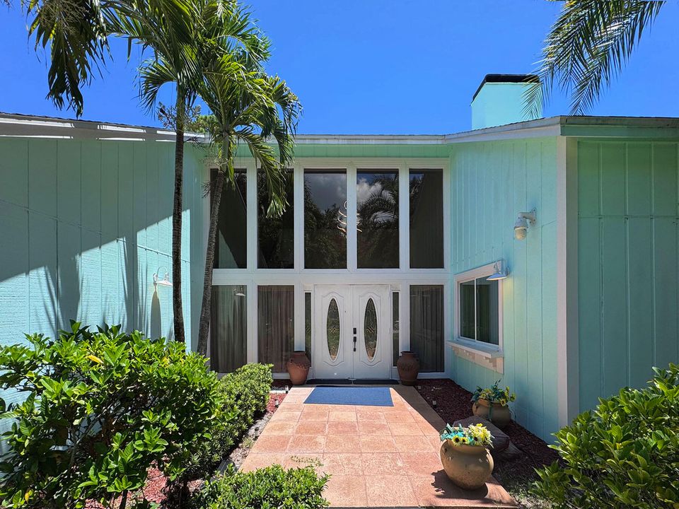 Recently Sold: $694,000 (4 beds, 2 baths, 3026 Square Feet)