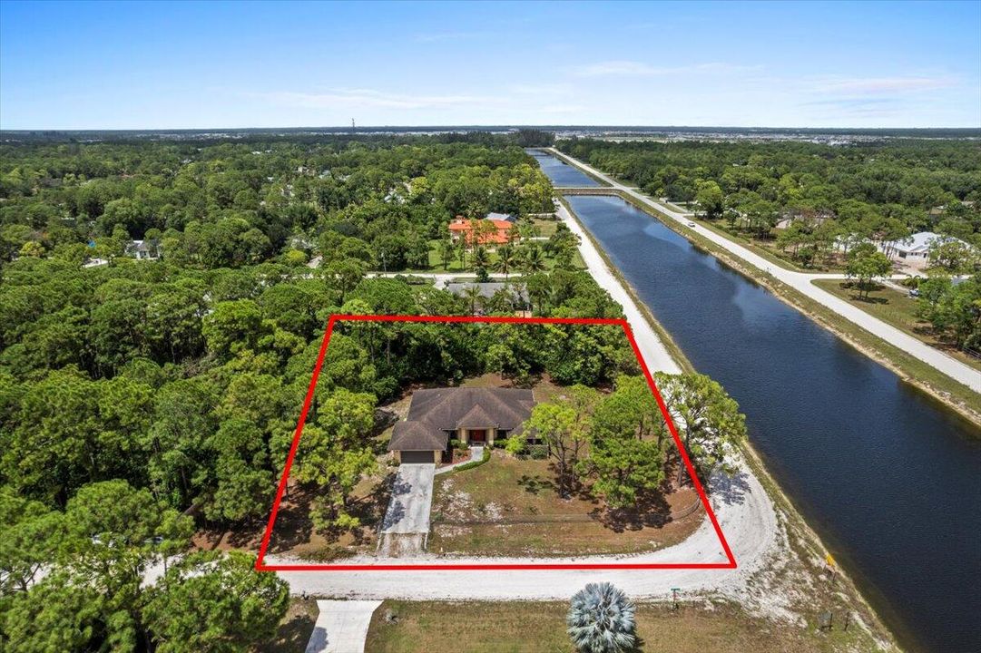 Recently Sold: $580,000 (4 beds, 2 baths, 2489 Square Feet)